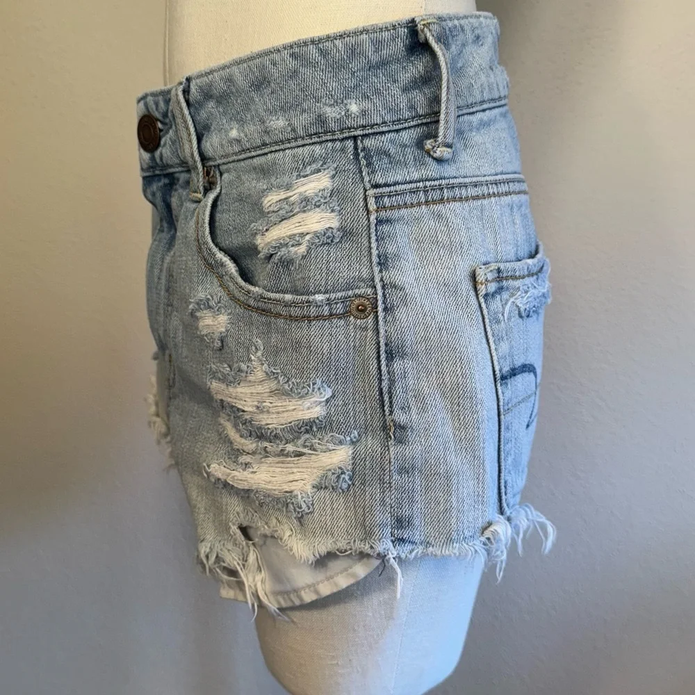 American Eagle Distressed Denim Shorts Size 4 - Picture 4 of 14